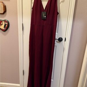 NWT Burgundy V-Neck Sleeveless Maxi SemiFormal Gown